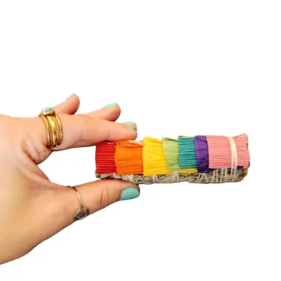 Tocha de Sálvia Branca com folhas de milho com as cores dos 7 chacras (México)