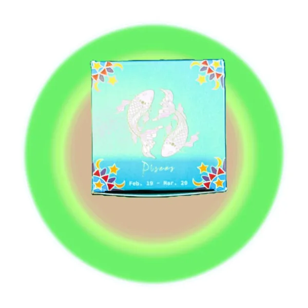 Mergulhe na Magia - Bombas para Banho do Zodíaco: Peixes As notas de topo de Limão, Bergamota e Pimenta Rosa proporcionam um início fresco e vibrante. As notas de coração de Violeta, Jasmim e Patchouli trazem uma suavidade floral e terrosa. Por fim, as notas de base de Tonka, Camurça, Âmbar, Almíscar e Baunilha criam uma base quente e envolvente, equilibrando a fragrância de forma sublime.Com a presença da fragrância de cristal de Água-marinha e Fumo Celestial, estas bombas para banho oferecem um toque de equilíbrio e harmonia.Por que escolher a Bomba para Banho de Peixes?As pessoas Piscianas são regidos pelo elemento Água e pelos planetas Júpiter (astrologia tradicional) e por Neptuno (astrologia moderna). Para elas, o banho não é apenas higiene — é uma purificação emocional, energética e espiritual!Este produto foi criado a pensar nessas necessidades específicas:Fragrância Envolvente: Notas olfativas que evocam a calma do oceano e a serenidade dos sonhos, perfeitas para acalmar o sensível coração de uma/um Peixes.Ingredientes de Alta Qualidade: Fabricada no Reino Unido, garantindo padrões rigorosos de produção e ingredientes amigos da pele.Estética Mística: Com cores que remetem para as profundezas marinhas, transforma a água do banho num cenário digno de um conto de fadas esotérico.Presente  Ideal: Seja no aniversário ou para um mimo de autocuidado, estas bombas para banho são o presente personalizado para o signo de Peixes, que qualquer fã de astrologia deseja!Benefícios do Ritual do Banho para PeixesLimpeza Energética: Ideal para descarregar as energias acumuladas durante o dia.Conexão Espiritual: O momento perfeito para meditar e visualizar os seus desejos.Hidratação e Bem-Estar: Deixa a pele macia enquanto os óleos essenciais relaxam os músculos.Dica Esotérica: Acenda uma vela branca e coloque uma música suave enquanto a sua Bomba para Banho de Peixes efervesce! Deixe que a magia do zodíaco cuide de si.Garanta a sua agora!Não deixe para amanhã o relaxamento que as estrelas reservaram para si hoje. Como os artigos  esotéricos são produzidos em lotes selecionados, o stock é limitado.Adicione ao carrinho e sinta a influência de Júpiter e Neptuno transformar o seu banho num santuário de paz e harmonia!