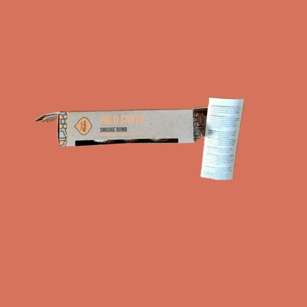 Incenso Bombinhas de Palo Santo: Limpeza Energética Profunda (da Argentina)Procura uma forma rápida e ativadora de Purificação do seu Lar e/ou a sua Energia? O Incenso Bombinhas de Palo Santo é a solução ancestral para quem procura uma limpeza energética imediata! Um verdadeiro ativador da sua Limpeza Energética! Produzidas artesanalmente na Argentina, estas bombinhas de defumação concentram  o aroma Sagrado do Palo Santo numa forma prática e eficaz. Cada embalagem contém 4 bombinhas, desfrute da purificação energética e promova a proteção da sua energia!O Poder Sagrado do Palo Santo em Formato de "Bombinha" Diferente das varetas comuns, as bombinhas de defumação são criadas com serradura de autentico Palo Santo e aglutinantes naturais. Ao serem acendidas, libertam um fumo denso e purificador que:Afasta Energias Negativas: Limpa a "carga" pesada de ambientes, objetos e da própria aura.Ativa a Abundância e a Calma: O aroma doce e amadeirado do Palo Santo é conhecido por elevar a vibração energética.Ideal para Limpezas Energéticas Rápidas: Não precisa de carvão vegetal! Basta acender a bombinha e deixá-la atuar no seu suporte de cerâmica ou metal.Artesanato da Argentina: Tradição e Ética:Cada bombinha é feita à mão por artesãos na Argentina, respeitando os ciclos da natureza e a colheita sustentável desta madeira sagrada! Ao escolher este produto, está a apoiar o artesanato autêntico e a garantir que recebe um incenso de elevada pureza e sem aditivos químicos nocivos.Como utilizar as Bombinhas de Palo Santo?É simples, extremamente ativador e ritualístico:Coloque a bombinha num recipiente resistente ao calor.Acenda um dos lados da bombinha, com um fósforo ou isqueiro e deixe a chama arder por alguns segundos.Sopre suavemente e deixe o fumo branco circular pelo espaço, focando-se na sua intenção de limpeza energética.*********Dica Ativadora da Energia: Perfeito para usar em segundas-feiras (para começar a semana com energia renovada) ou após visitas e limpezas domésticas profundas.*** Ative a Proteção da Energia do Seu Lar!*****Sinta a diferença de um ambiente espiritualmente limpo! Estas bombinhas são um dos artigos mais vendidos pela sua eficácia comprovada.