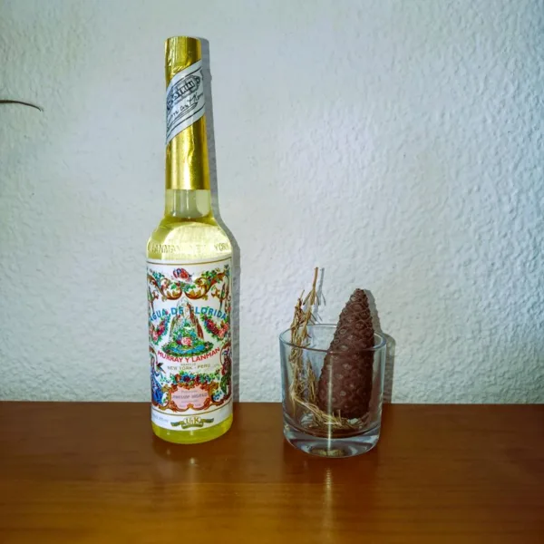 Água Florida do Peru (Murray & Lanman): Um Ativador da Limpeza Energética Procura limpeza e proteção energética? A Água Florida Original do Peru é o segredo mais bem guardado do xamanismo Andino! Com a sua fragrância cítrica e floral inconfundível, esta água Florida de 270ml é uma Poderosa Ativadora para purificar o corpo, a mente e a Alma!Água Florida de Murray & Lanman é a Escolha de Eleição!A versão desta água Florida de Murray & Lanman (Peru) é formulada com extratos naturais de flores e ervas, conferindo-lhe uma vibração energética elevada! É amplamente reconhecida pelas suas propriedades mágicas e terapêuticas:Limpeza Energética Profunda: Ideal para descarregar energias densas de ambientes, objetos ou da aura pessoal.Proteção Energética: Cria um escudo de vibração e afasta energias negativas.Equilíbrio Emocional: O seu aroma refrescante ajuda a reduzir o stress, a ansiedade e a fadiga mental.Abertura de Caminhos: Frequentemente usada em rituais para atrair sorte, sucesso e novas oportunidades.Como utilizar a Água Florida:A versatilidade deste artigo esotérico é imensa! Aqui ficam algumas sugestões:Limpeza de Cristais e Amuletos: Limpe as suas pedras e o seu Suporte de Incenso Meia-Lua (COLOCAR LINK) ou o Suporte de Incensos Esmaltado, principal motivo "Mandala" (COLOCAR LINK) com um pano humedecido em Água Florida para renovar a sua energia.Banhos de Descarga: Adicione algumas gotas à água do seu banho de imersão, para sensações de leveza e pureza energéticas.Purificação do Lar: Coloque um pouco de Água Florida num pulverizador e espalhe pelos cantos do seu lar para purificar de energias densas e assim elevar a vibração energéticaOferenda e Altar: Coloque uma pequena taça com Água Florida no seu altar (perto da imagem de Ganesha ou da sua Rosa de Jericó) para atrair espíritos guias e harmonia. Sinta a Pureza dos Andes na sua Casa: A verdadeira Água Florida do Peru é o toque final que falta na sua rotina energética! Garanta já o seu frasco de 270ml e sinta a renovação imediata que só Murray & Lanman podem oferecer!Dica para Ativar Intensamente a sua Proteção Energética: Este produto é o par perfeito para as Bombinhas de Palo Santo. Depois de limpar o espaço com o fumo (elemento Ar/Fogo), a Água Florida finaliza a harmonização com o elemento Água!Adicione ao seu carrinho: Água Florida do Peru Original – Proteção Energética Garantida